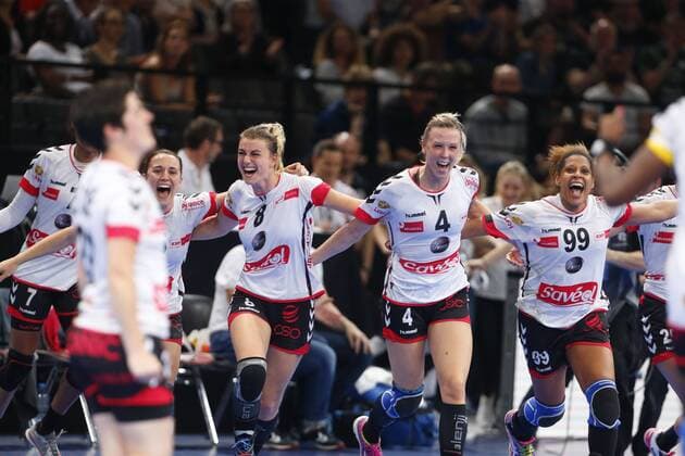 Joie equipe (Brest) Pauline Coatanea (Brest) Maud Eva Copy (Brest) Amandine Tissier (Brest) Marta Mangue (Brest) HANDBALL : Toulon St Cyr vs Brest - Finale Coupe de France Femmes - 05 05 2018 GwendolineLeGoff Panoramic 