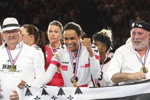 Joie Allison Pineau (Brest) HANDBALL : Toulon St Cyr vs Brest - Finale Coupe de France Femmes - 05 05 2018 GwendolineLeGoff Panoramic 
