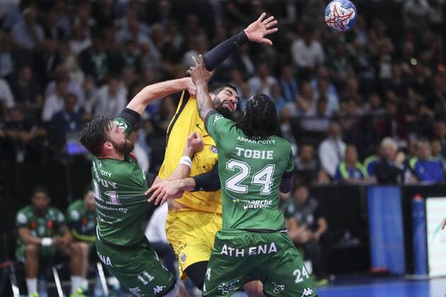 Nikola Karabatic (PSG) vs Quentin Dupuy (USAM) Luc Tobie (USAM) HANDBALL : Nimes vs Paris Saint Germain - Finale Coupe de France Hommes - 05 05 2018 GwendolineLeGoff Panoramic 