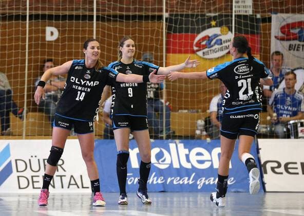 Bietigheim Handball 1 Bundesliga SG BBM Bietigheim vs HC Roedertal v l jubel v l Karolina Kudlacz Gloc Ines Ivancok BBM Fie Woller BBM