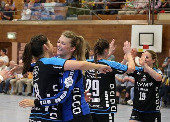 Bietigheim Handball 1 Bundesliga SG BBM Bietigheim vs HC Rödertal v l Final cheers BBM v l Martine Smeets BBM Tess Wester BBM back Leonie Patorra BBM Anna Loerper BBM