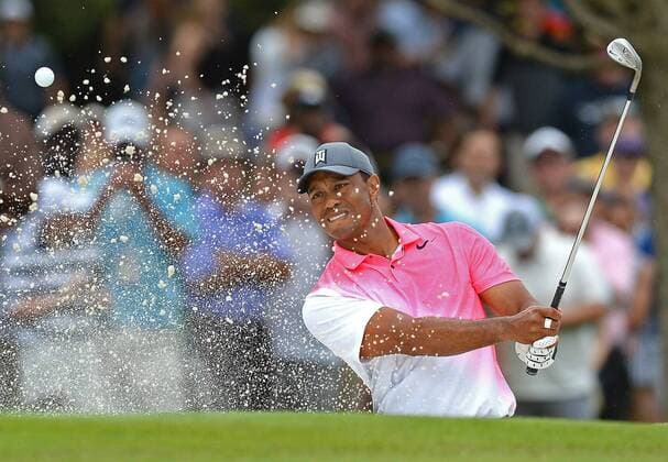 Themen der Woche - SPORT Bilder des Tages - SPORT May 5, 2018 - Charlotte, NC, USA - Tiger Woods watches the flight of his ball from a sand trap along the 9th fairway at Quail Hollow Club in Charlotte, N.C., during third-round action in the Wells Fargo Championship on Saturday, May 5, 2018. Wells Fargo Championship, round 3 - ZUMAm67_ 20180505_zaf_m67_063 Copyright: xJeffxSinerx