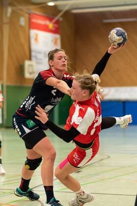 Marie Christine Beddies SG H2Ku Herrenberg Kuties 22 Rebecca Engelhardt Kurpfalz Baeren 82 SG H2Ku Herrenberg Kuties vs Kurpfalz Baeren Handball 2 Bundesliga Women HBF season 17 18 05 05 2018 SG H2Ku Herrenberg Kuties vs Kurpfalz Baeren Handball 2 Bundesliga Women HBF season 17 18 05 05 2018 Herrenberg Copyright: xEibner-Pressefoto WolfgangxFrankx SGH