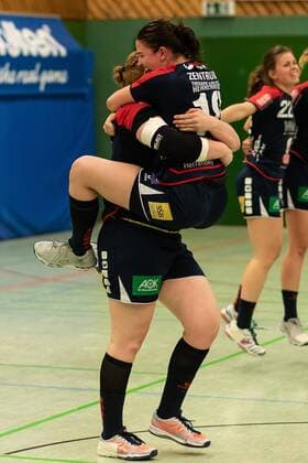 Kerstin Foth SG H2Ku Herrenberg Kuties 11 Lea Neubrander SG H2Ku Herrenberg Kuties 18 SG H2Ku Herrenberg Kuties vs Kurpfalz Baeren Handball 2 Bundesliga Women HBF Season 17 18 05 05 2018 SG H2Ku Herrenberg Kuties vs Kurpfalz Baeren Handball 2 Bundesliga Women HBF Season 17 18 05 05 2018 Herrenberg Copyright: xEibner-Pressefoto WolfgangxFrankx SGH