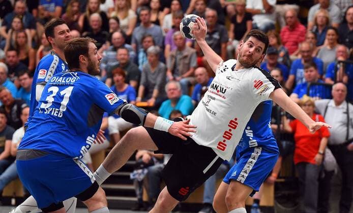05 05 2018 xpsx Handball 3 League HSG Hanau TV Grosswallstadt v l Tom Spiess Grosswallstadt Hannes Geist Hanau Hanau Hessen Germany