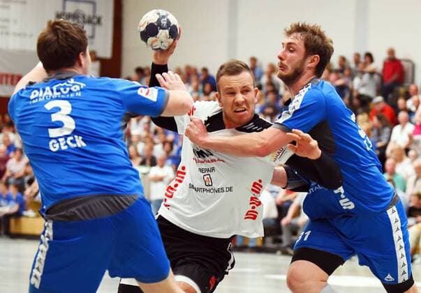 05 05 2018 xpsx Handball 3 League HSG Hanau TV Grosswallstadt v l Niklas Geck Grosswallstadt Jannik Ruppert Hanau Tom Spiess Grosswallstadt Hanau Hessen Germany
