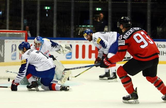 Eishockey WM, SÃ¼dkorea - Kanada 6th May 2018, Jyske Bank Boxen, Herning, Denmark; IIHF Ice hockey Eishockey World Championships, Group B, Korea versus Canada; Hyonho OH (KOR) and Matt DALTON (KOR) try to stop the shot coming in from Ryan NUGENT-HOPKINS (Canada)  ActionPlus12021050