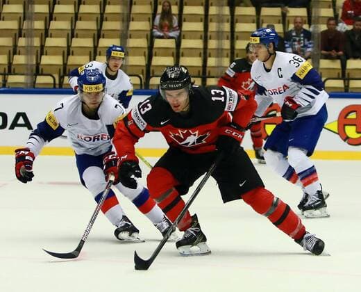 Eishockey WM, SÃ¼dkorea - Kanada 6th May 2018, Jyske Bank Boxen, Herning, Denmark; IIHF Ice hockey Eishockey World Championships, Group B, Korea versus Canada; Hyonho OH (KOR) cuts off the break from Matt BARZAL (Canada)  ActionPlus12021064
