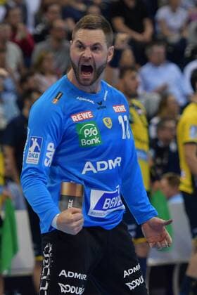 HBL DHB Cup Final Rhein Neckar Loewen vs TSV Hannover Burgdorf 05 05 18 Barcelycard Arena Hamburg HBL DHB Cup Final Rhein Neckar Loewen vs TSV Hannover Burgdorf in the picture Torhueter Andreas Palicka Loewen 12 cheers nordphoto xWitke nph00002