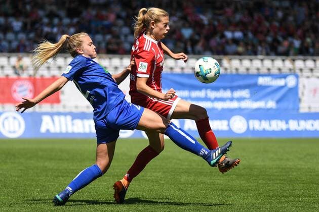 Themen der Woche - SPORT Bilder des Tages - SPORT v.li.: Nina Ehegötz (Nina Ehegoetz, Potsdam, 22) Carina Wenninger (FC Bayern München, FCB, 19) im Zweikampf, Duell, duel, tackle, Dynamik, Action, Aktion, Fussball,Allianz Frauen-Bundesliga, FC Bayern München - 1. FFC Turbine Potsdam, *** Nina Ehegötz Nina Ehegoetz Potsdam 22 Carina Wenninger Bayern Munich FCB 19 in duel Duel tackle Dynamics Action Action Football Allianz Women Bundesliga FC Bayern Munich 1 FFC Turbine Potsdam xslx