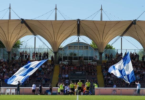 GER Regionalliga Nord VfB Oldenburg vs Hannover 96 II 06 05 2018 Marschwegstadion Oldenburg GER Regional League North VfB Oldenburg vs Hannover 96 II in the picture Entry of the two teams in the stadium VfB Oldenburg Fans Einlauf nordphotoxRojahn nph00310