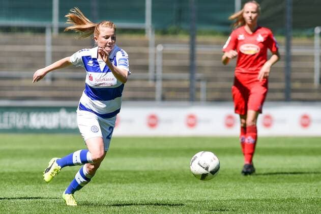Vanessa Martini MSV Duisburg 22 at goal shot Action single image Football Alliance Women Bundesliga 1 FC Köln MSV Duisburg xmhx