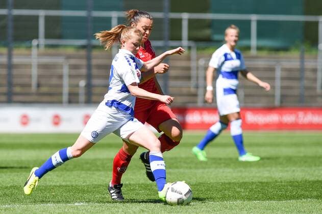 Vanessa Martini MSV Duisburg 22 Lidija Kulis 1 FC Köln 32 Duel duel tackle tackling Dynamics Action Action Soccer Soccer Allianz Women Bundesliga 1 FC Köln MSV Duisburg xmhx