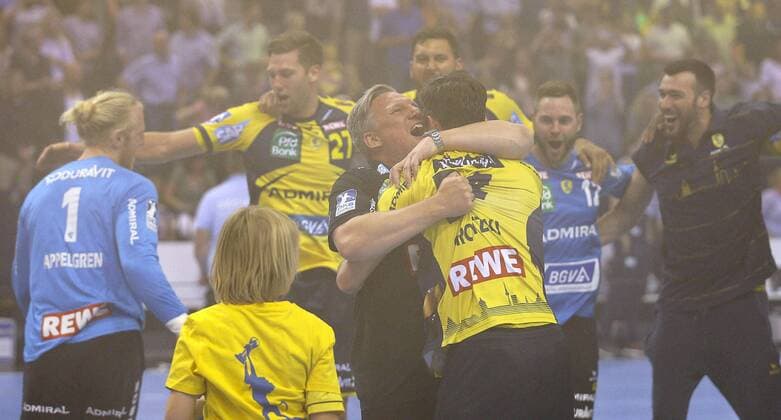 Victory cheers of the lions Coach Nico Jacobsen embraces Patrick Groetzki Handball Final Four Tournament in Hamburg on Sun 06 05 2018 Final Rhein Neckar Löwen Burgdorf Hannover 30 26