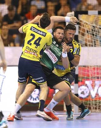 come to me Little Alexander Petersson Lions and Patrick Groetzki join Ilija Brozovic Handball Final Four Tournament in Hamburg on Sun 06 05 2018 Final Rhein Neckar Löwen Burgdorf Hannover 30 26