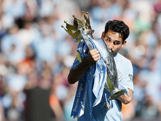 Themen der Woche - SPORT Bilder des Tages - SPORT Manchester City s Ilkay Gundogan with the trophy during the premier league match at Etihad Stadium, Manchester. Picture date 5th May 2018. Picture credit should read: David Klein Sportimage EDITORIAL USE ONLY. No use with unauthorised audio, video, data, fixture lists, club league logos or live services. Online in-match use limited to 120 images, no video emulation. No use in betting, games or single club league player publications.