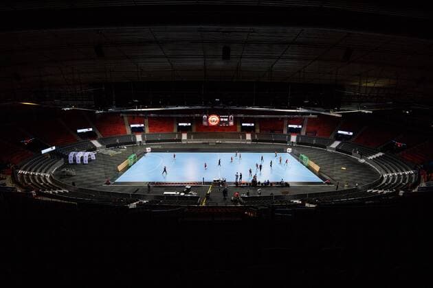 180509 Interior view of Scandinavium with empty stands when Sävehof is training during a training session for the SM finals in handball on May 9, 2018 in Gothenburg  Copyright: MATHIASxBERGELD BB180509MB074
