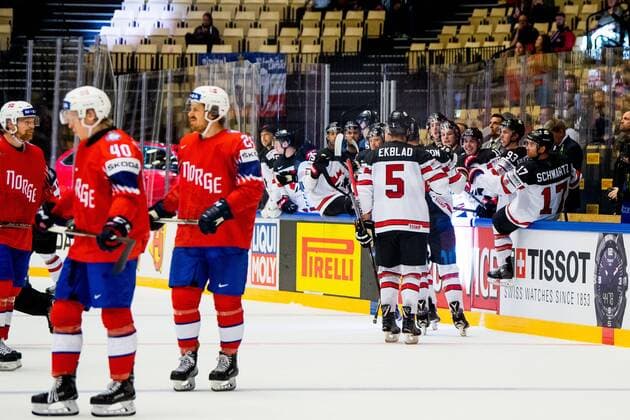 180510 Aaron Ekblad and the players of Canada celebrate after scoring 2 0 while Kristian Forsberg and the players of Norway look dejected during the IIHF Ice Hockey World Championship match between Norway and Canada on May 10 2018 in Herning Photo Vegard Wivestad Gray BILDBYR N Code VG 170163  Copyright: VEGARDxWIVESTADxGR¯TT BB180510BB604