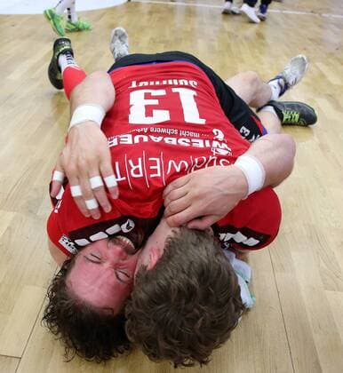 BAU 11 05 2018 Bietigheim Handball SG BBM Bietigheim vs. TV Emsdetten Valentin Schmidt BBM on Robin Haller BBM The players cheer for the promotion