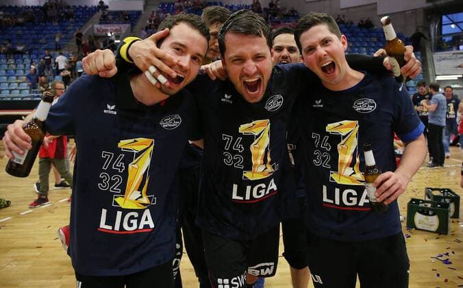 BAU 11 05 2018 Bietigheim Handball SG BBM Bietigheim vs TV Emsdetten v 1 Physio Rune hero Christian Schaefer Physio Lukas Daub BBM are happy about the promotion
