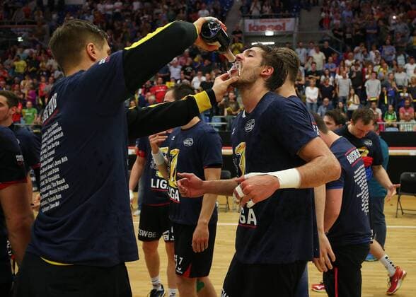 BAU 11 05 2018 Bietigheim Handball SG BBM Bietigheim vs. TV Emsdetten v M Jürgen Müller and Paco Barthe BBM celebrate the ascent with sparkling wine