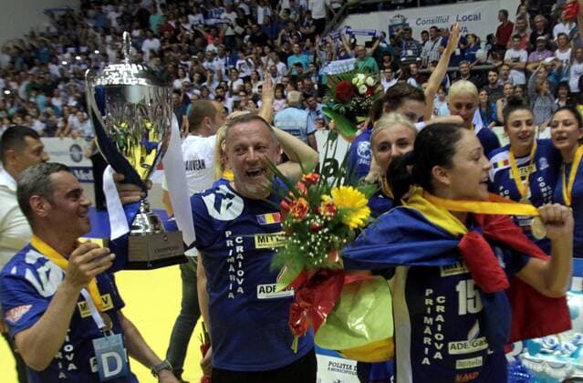 11.05.2018 Craiova(Romania) SCM Craiova-Vipers Kristiansand EHF Cup Final women s handball George Burcea(c) SCM Craiova coach celebrate with EHF Cup trophy Valentina Ardean Elisei(r) : 