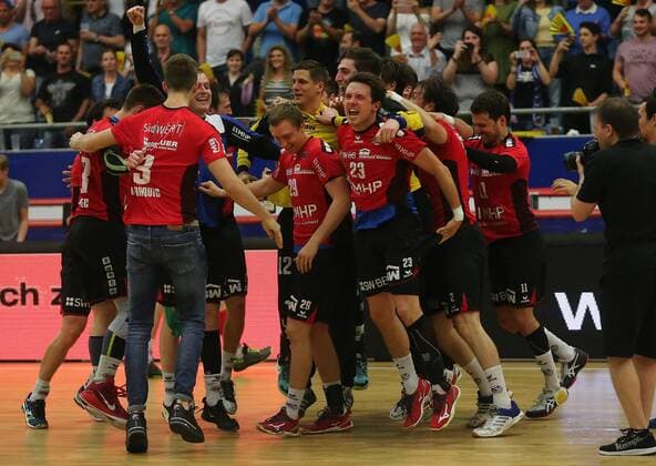 BAU 11 05 2018 Bietigheim Handball SG BBM Bietigheim vs TV Emsdetten the Bietigheimers are pleased about the rise of Jan Asmuth BBM No. 23 middle