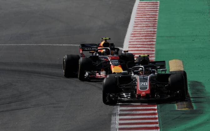 Kevin Magnussen of Denmark driving the (20) Haas F1 Team VF-18 Ferrari and Max Verstappen of Netherlands driving the (33) Aston Martin Red Bull Racing RB14 TAG Heuer on track during practice for the Spanish Formula One Grand Prix at Circuit de Catalunya on May 11, 2018 in Montmelo, Spain.  xJosexBreton CordonxPressx xSpanishxF1xGrandxPrixx-xPracticex