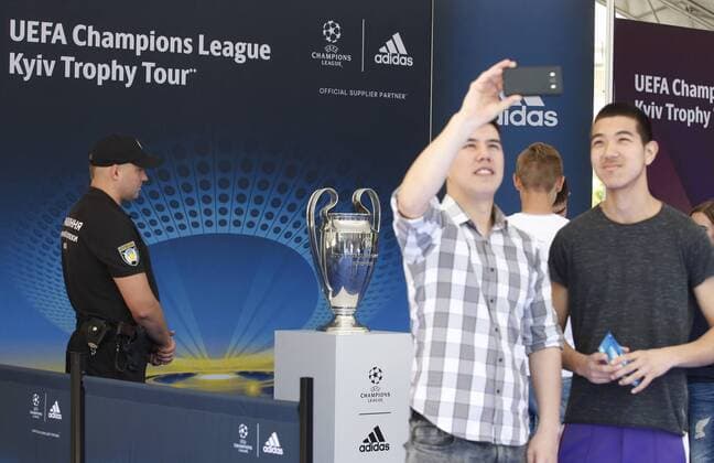 May 12, 2018 - Kiev, Ukraine - Ukrainians take photos with the UEFA Champions League trophy in downtown Kiev, Ukraine, on 12 May 2018. Kiev will host the UEFA Champions League Final matches on 24 and 26 May 2018. UKRAINE UEFA CHAMPIONS LEAGUE FINAL - ZUMAg194 20180512_zap_g194_009 Copyright: xSergxGlovnyx