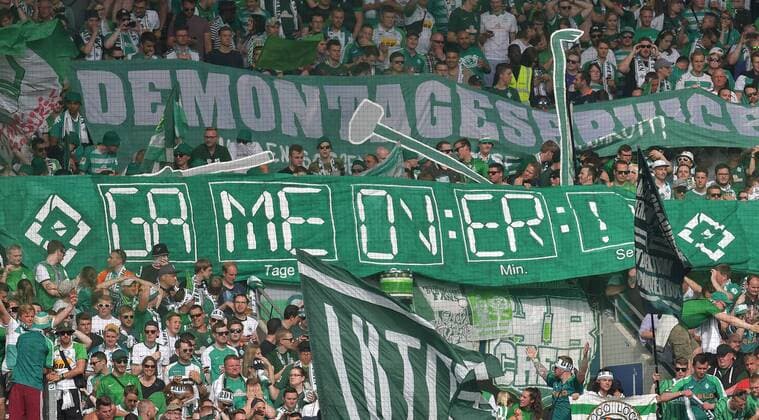 12 05 2018 xblx Football 1 Bundesliga FSV Mainz 05 Werder Bremen emspor v l Anti HSV banner Posters Relegated Hamburg Stadionuhr Mainz