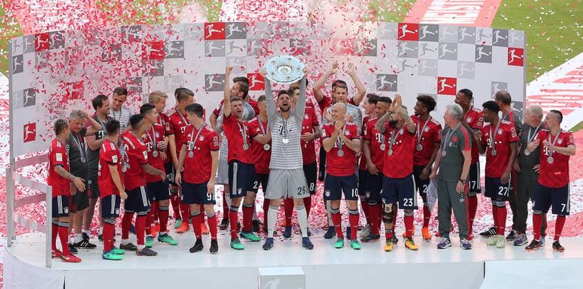 BAU 12 05 2018 Munich football FC Bayern Munich vs VfB Stuttgart Bayern celebrate the championship Sven Ulreich with championship trophy