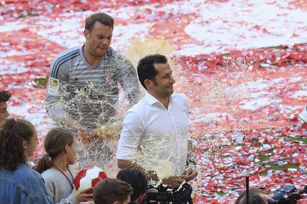 12 05 2018 Football Season 2017 2018 Bundesliga FC Bayern Muenchen VfB Stuttgart in the Munich Allianz Arena The German champions FC Bayern Muenchen celebrates after the match Manuel Neuer caught Hamid Salihamizic