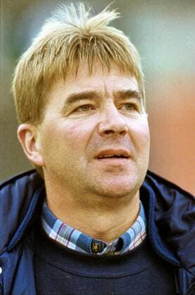 From Reg League North Season 1996 97 Hannover 96 Red against VfL Osnabrück 1 1 on 23 05 1997 in Niedersachsenstadion In the photo VfL OS coach Herbert Mühlenberg