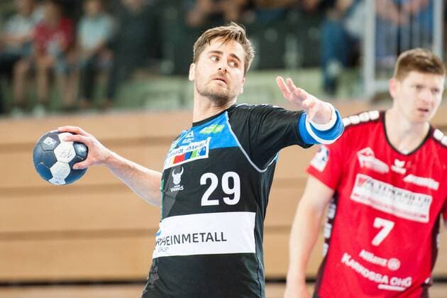 Alexander Oelze No. 29 Vikings leads one meter HC Rhein Vikings vs HSG Nordhorn Lingen Handball 2 Bundesliga 12 05 18 Dusseldorf NRW Germany Castello Copyright: xcdn_nszx