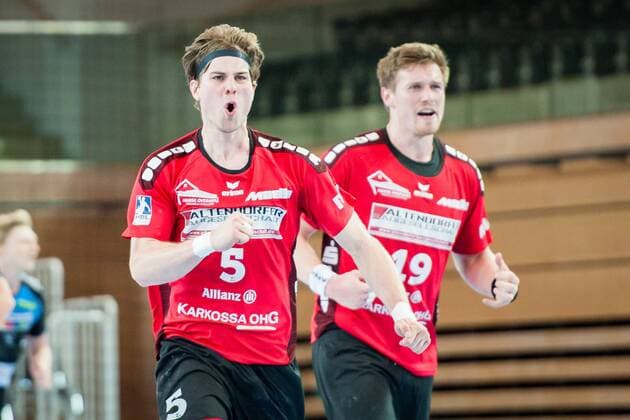 Lutz Heiny No. 5 Nordhorn strikes his fist on the chest after an important goal in the final phase Luca de Boer is in the background No 19 Nordhorn with him HC Rhein Vikings vs HSG Nordhorn Lingen Handball 2 Bundesliga 12 05 18 Düsseldorf NRW Germany Castello Copyright: xcdn_nszx