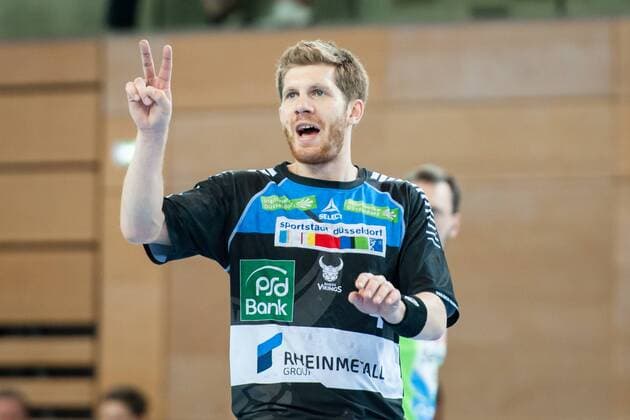 Christian Hoße Nr 4 Vikings gives his team-mates tactical instructions HC Rhein Vikings vs HSG Nordhorn Lingen Handball 2 Bundesliga 12 05 18 Dusseldorf NRW Germany Castello Copyright: xcdn_nszx