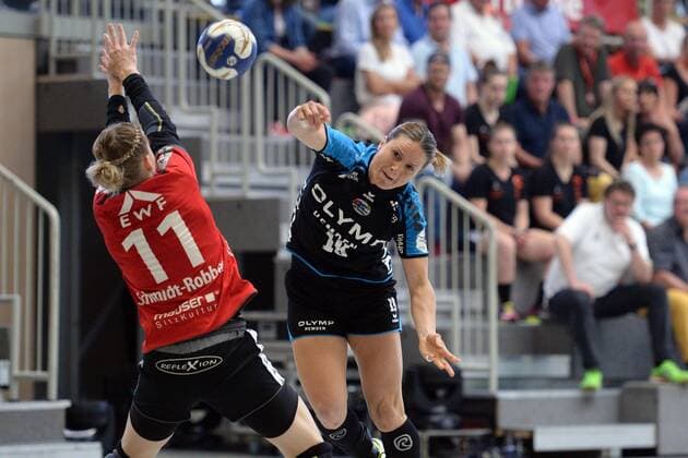Picture Anna Loerper SG BBM Bietigheim at the throw Miranda Schmidt Robben HSG Bad Wildungen Vipers NR 11 Handball 1 Bundesliga Women HSG Bad Wildungen Vipers vs SG BBM Bietigheim 12 05 2018 Handball 1 Bundesliga Women HSG Bad Wildungen Vipers vs SG BBM Bietigheim 12 05 2018 Bad Wildungen Copyright: xSippel xEibner-Pressefotox EP_rsl