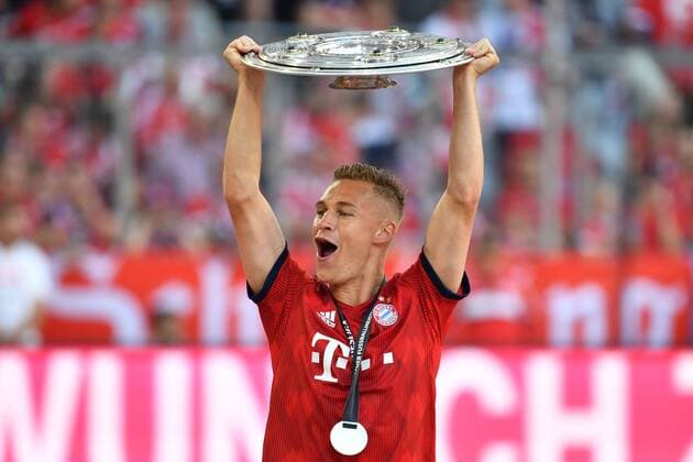 Joshua KIMMICH Bayern Muenchen mit Schale Meisterschale Trophaee Jubilation Freude Enthusiasm Action Single-shot truncated single motive Half figure half figure Soccer 1 Bundesliga 34 Gameday Gameday34 Bayern Muenchen M VFB Stuttgart S 1 4 am 12 05 2018 Muenchen Germany A L I A N Z A R A N A German Champion German Championship