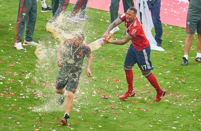Jerome BOATENG FCB 17 Beer shower for Peter HERMANN FCB Co Manager FC BAYERN MUENCHEN VFB STUTTGART Soccer 1 Bundesliga Muenchen am 12 05 2018 34 Matchday 2017 season 2018 1 Liga 1 Bundesliga FCB 28 Championship
