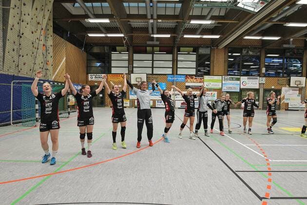 Sachsen Zwickau thanks the supporters Handball 2 HBF TG Nuertingen vs BSV Sachsen Zwickau 2018 05 12 Handball 2 HBF TG Nuertingen vs BSV Sachsen Zwickau Nuertingen Copyright: xBaur xEibner-Pressefotox EP_soba