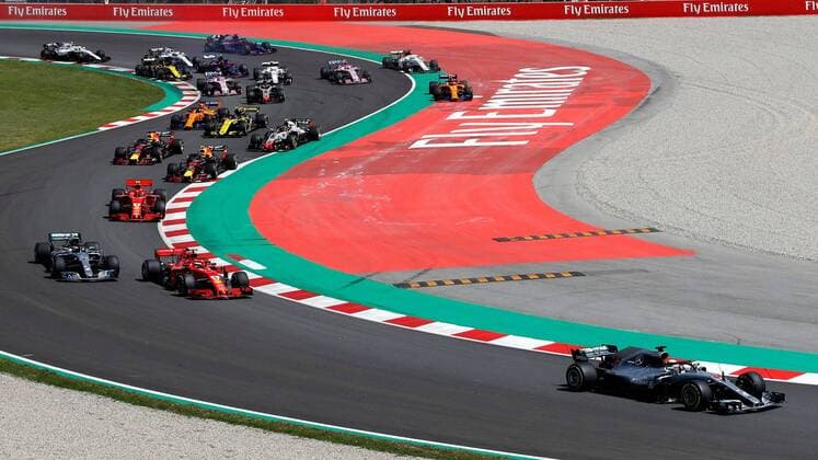 British Formula One pilot Lewis Hamilton (R), of Mercedes, followed by German Sebastian Vettel, of Ferrari, during the Grand Prix of Spain at Barcelona-Catalunya race-track in Montmelo, Barcelona, northeastern Spain, 13 May 2018. Grand Prix of Spain !ACHTUNG: NUR REDAKTIONELLE NUTZUNG!  Copyright: xAlbertoxEstevezx GRAF6510 20180513-636618251762659253