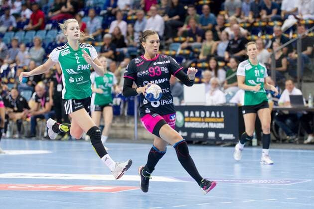 Julia Behnke No 93 Tussies Metzingen with Ball VfL Oldenburg Handball vs TuS Metzingen Handball vs VfL Oldenburg Handball vs TuS Metzingen Handball Handball Bundesliga Season 2017 2018 13 05 2018 Oldenburg Copyright: xDanielxReinelt xEibner-Pressefotox EP_drt