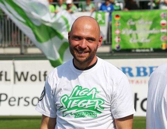Wolfsburg vs Essen 1 BL Women Wolfsburg Germany 13 05 2018 FOOTBALL VfL Wolfsburg vs SGS Essen 1 Allianz Bundesliga season 2017 18 Image shows VfL Wolfsburg Women celebrate premature championship 2018 Head coach Stephan Lerch VfL Wolfsburg Wolfsburg