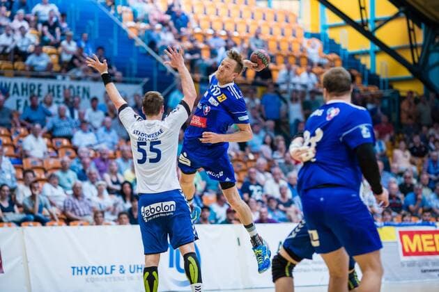 Back left Matthias Gerlich 10 from the ThSV Eisenach during the throw in the DKB Handball 2 Bundesliga between Dessau Rosslauer HV 06 and ThSV Eisenach in the Anhalt Arena in Bauhaus Dessau Saxony Anhalt Germany HB 2BL Dessau Rosslauer HV 06 ThSV Eisenach Bauhausstadt Dessau Copyright: xHartmutxBoesenerx xEibner-Pressefotox EP_hbr