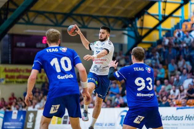 Jonas Hoenicke 20 from Dessau Rosslauer HV 06 at the ball during the match at DKB Handball 2 Bundesliga between Dessau Rosslauer HV 06 and ThSV Eisenach at the Anhalt Arena in Bauhaus Dessau Saxony Anhalt Germany HB 2BL Dessau Rosslauer HV 06 ThSV Eisenach Bauhaus city Dessau Copyright: xHartmutxBoesenerx xEibner-Pressefotox EP_hbr