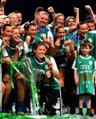 13.05.2018 Budapest(Hungary) Györi Audi ETO KC-WHC Vardar EHF Champions League Final 4- final women s handball Anita Görbicz, Eduarda Amorim Taleska,Stine Bredal Oftedal,Nora Mork,Kari Grimsbo, Csenge Fodor,Bernadett Bodi and Yvette Broch Györi Audi ETO KC European champion trophy :Str 