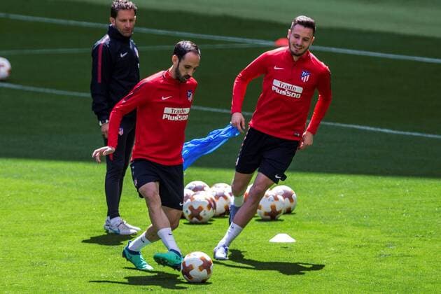 Atletico Madrid s players Juanfran Torres (C) and Saul Iniguez during a team s training session at Wanda Metropolitano stadium in Madrid, Spain, 14 May 2018. Atletico Madrid will face Olympique de Marseille in a Europa League final match the upcoming 16 May in Lyon. Atletico Madrid training session !ACHTUNG: NUR REDAKTIONELLE NUTZUNG!  Copyright: xRodrigoxJimenezx GRAF6950 20180514-636618986973181671