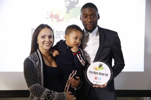 Karl Toko Ekambi ( Angers ) avec sa femme et son fils FOOTBALL : Remise du Prix Marc Vivien Foe - 14 05 2018 GwendolineLeGoff Panoramic 