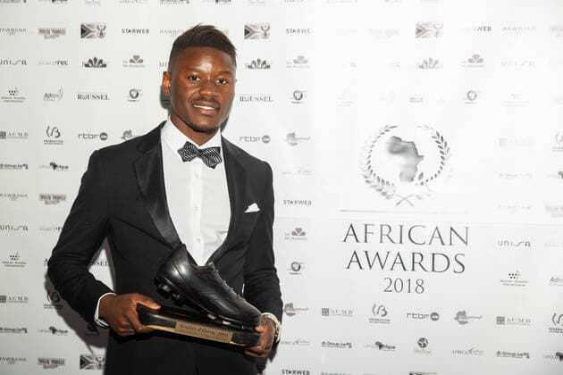 Bilder des Tages - SPORT Winner Club s Anthony Limbombe poses with his trophy at the 27th Gala of the Ebony Shoe, at the Birmingham Palace venue, in Brussels, Monday 14 May 2018. The Ebony Shoe award is given to the best African or of African descend player in the Jupiler Pro League Belgian first division soccer competition. JAMESxARTHURxGEKIERE  x05346197x