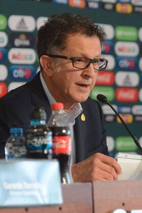 May 14, 2018 - EUM20180514DEP09.JPG.CIUDAD DE MEXICO Soccer Futbol-Seleccion Convocados.- 14 de mayo de 2018. Juan Carlos Osorio, director tecnico de la Seleccion Mexicana, en conferencia de prensa en la que da a conocer la lista preliminar de jugadores convocados a jugar con el representativo nacional en el Mundial de Rusia 2018. Foto: Agencia EL UNIVERSAL Agustin Salinas EVZ Latin News: May 14, 2018  - ZUMAu78_ 20180514_zaf_u78_552 Copyright: xAgustinxSalinasx